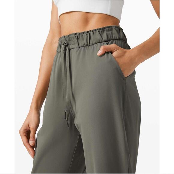 Lululemon Keep Moving Pant size 4 Grey Sage - Picture 9 of 16